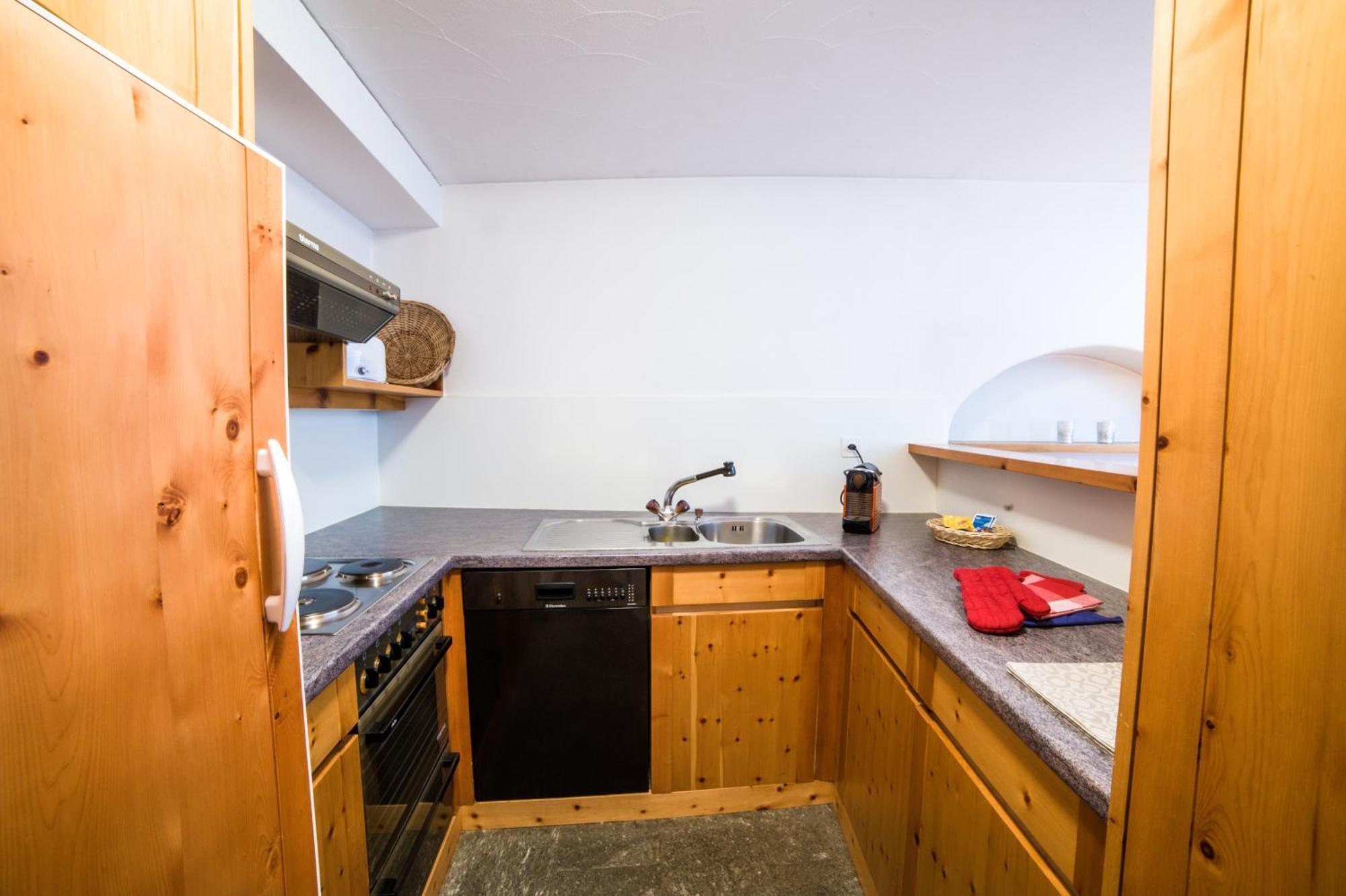 Chesa Michel Apartment Bever Bilik gambar