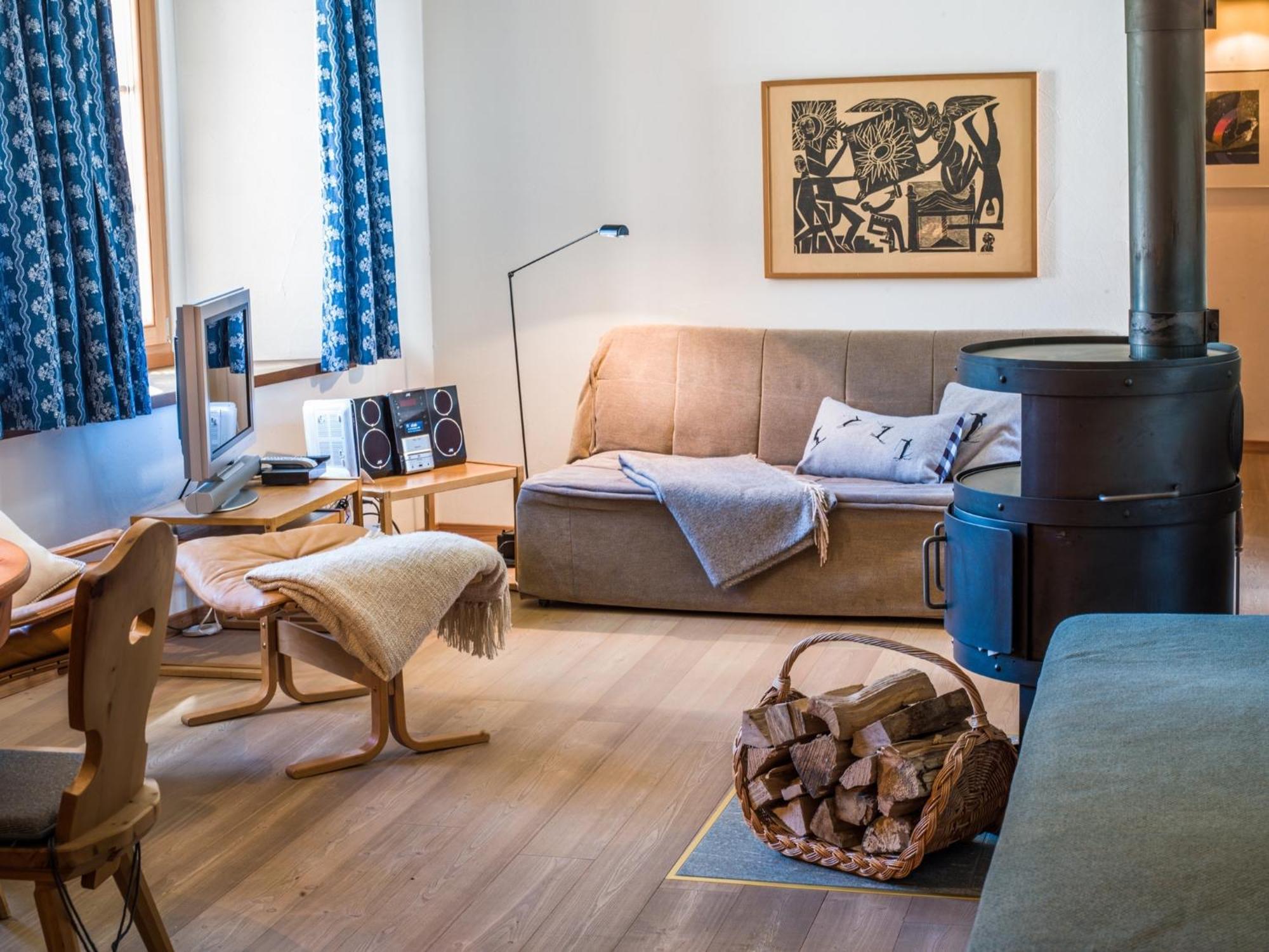 Chesa Michel Apartment Bever Bilik gambar